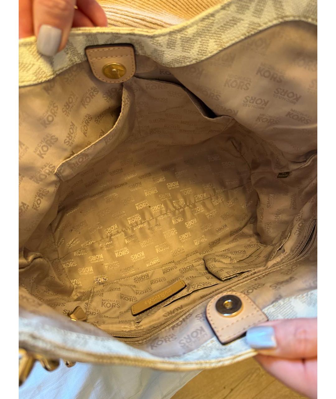 MICHAEL KORS Бежевая кожаная сумка с короткими ручками, фото 6