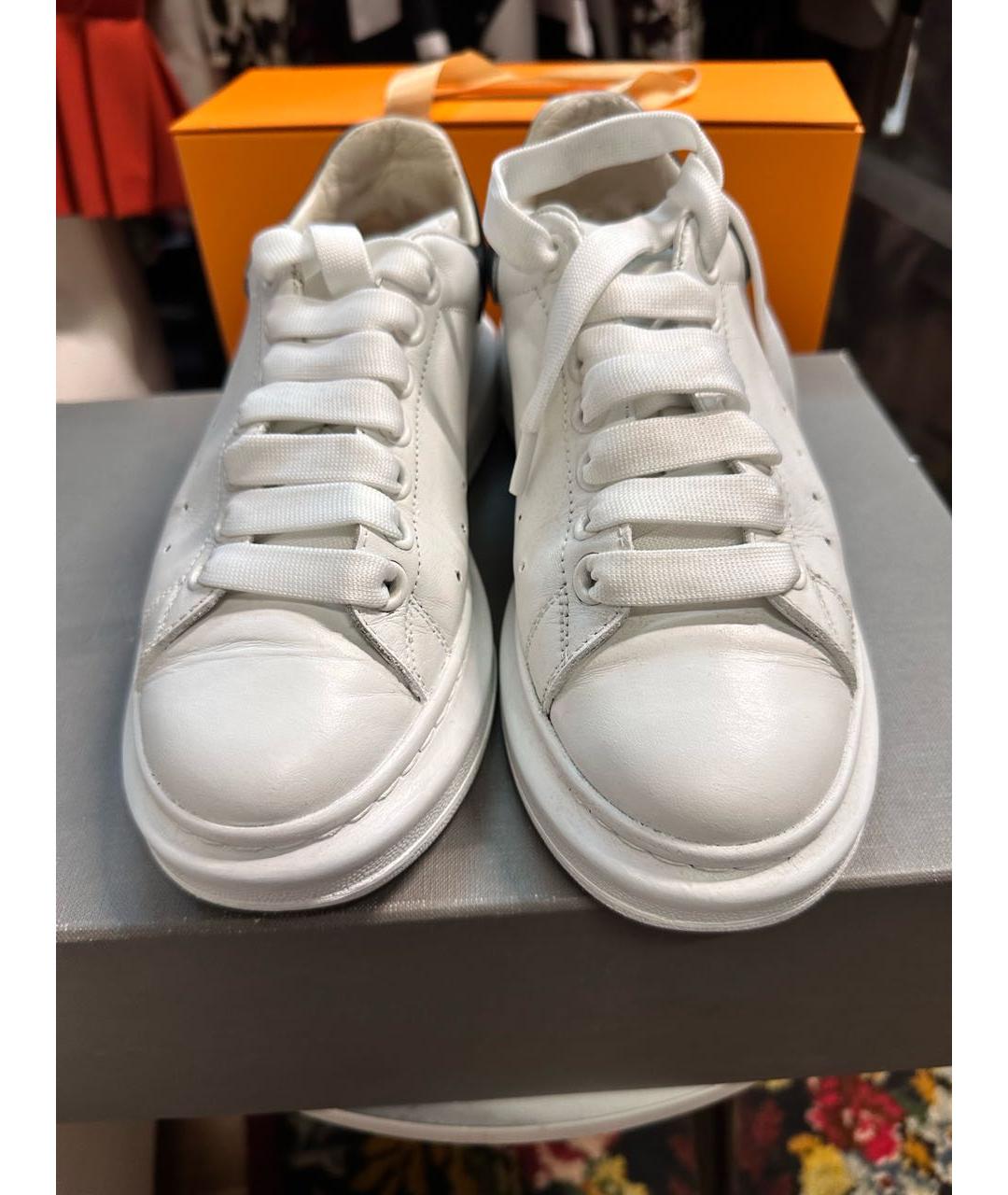 ALEXANDER MCQUEEN Белые кожаные кеды, фото 2