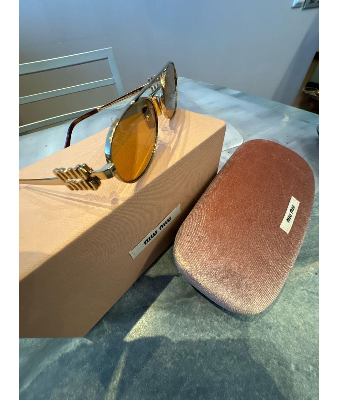 MIU MIU Золотые металлические солнцезащитные очки, фото 2