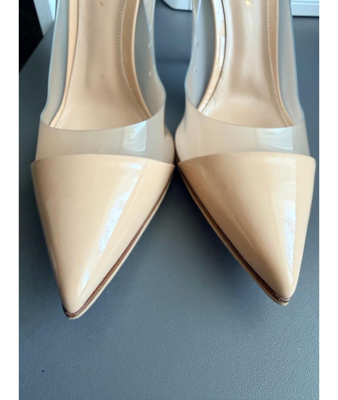 GIANVITO ROSSI Бежевые туфли из лакированной кожи, фото 3