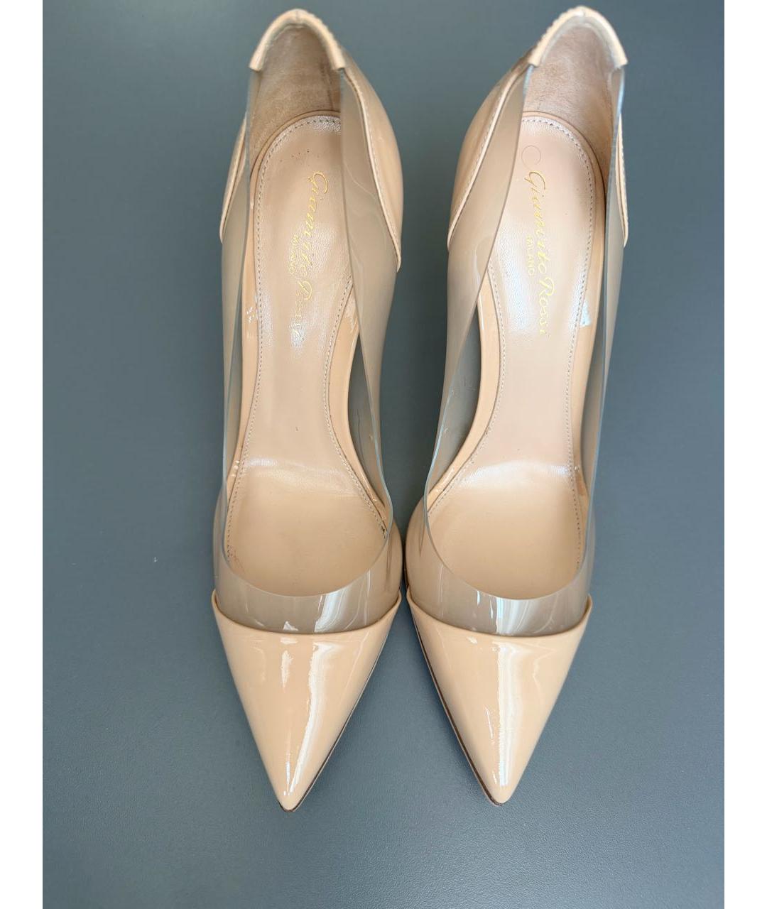 GIANVITO ROSSI Бежевые туфли из лакированной кожи, фото 2