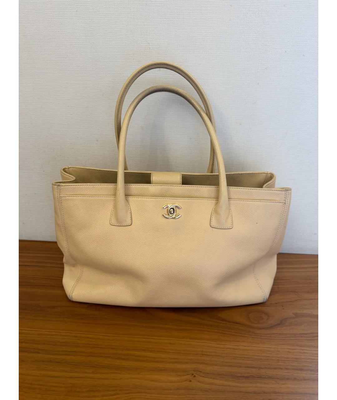 CHANEL Бежевая кожаная сумка тоут, фото 5