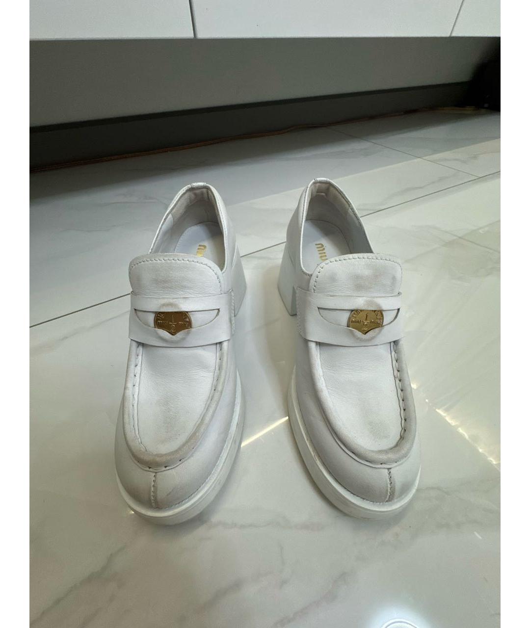 MIU MIU Белые кожаные лоферы, фото 2