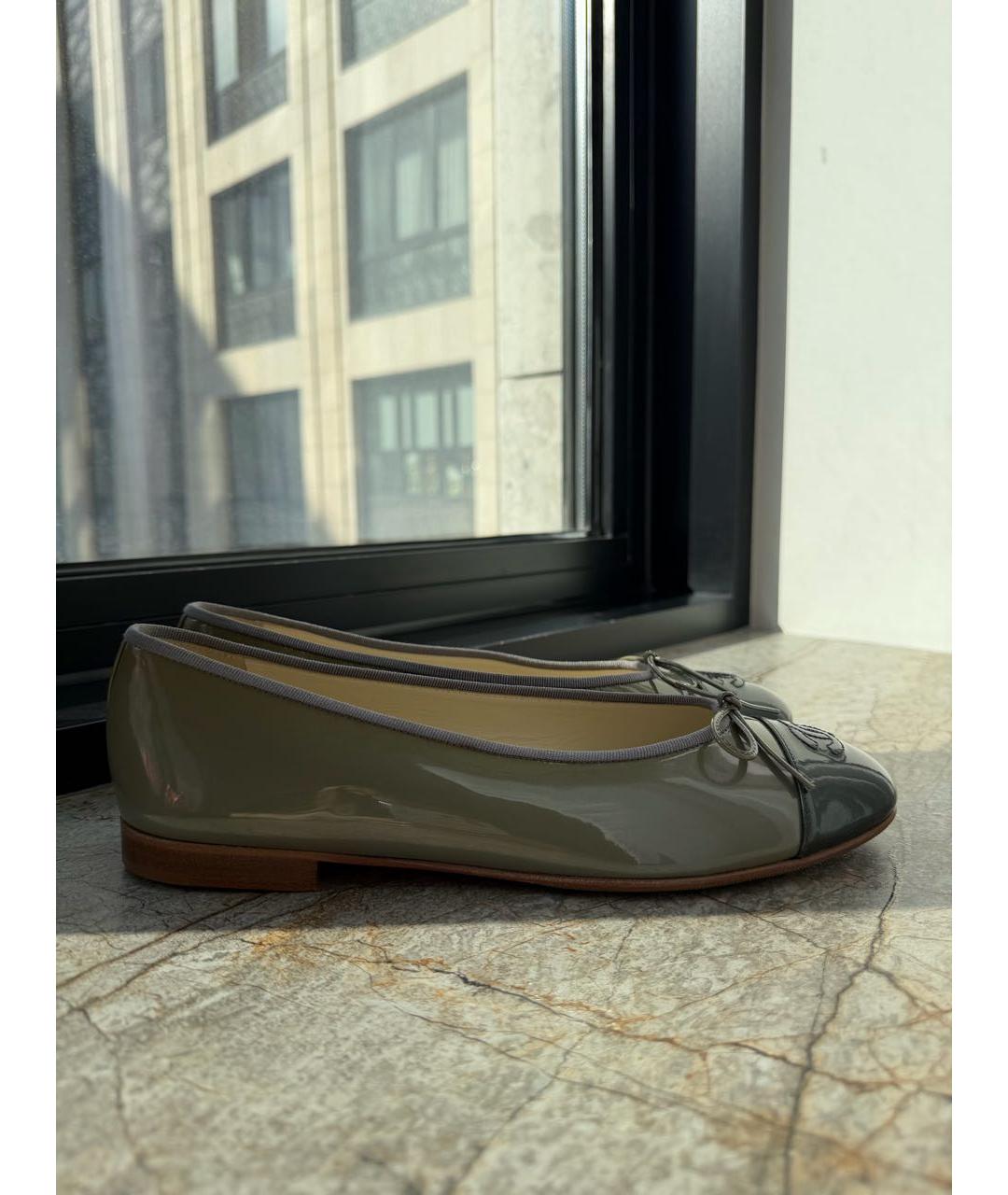 CHANEL Хаки балетки из лакированной кожи, фото 7