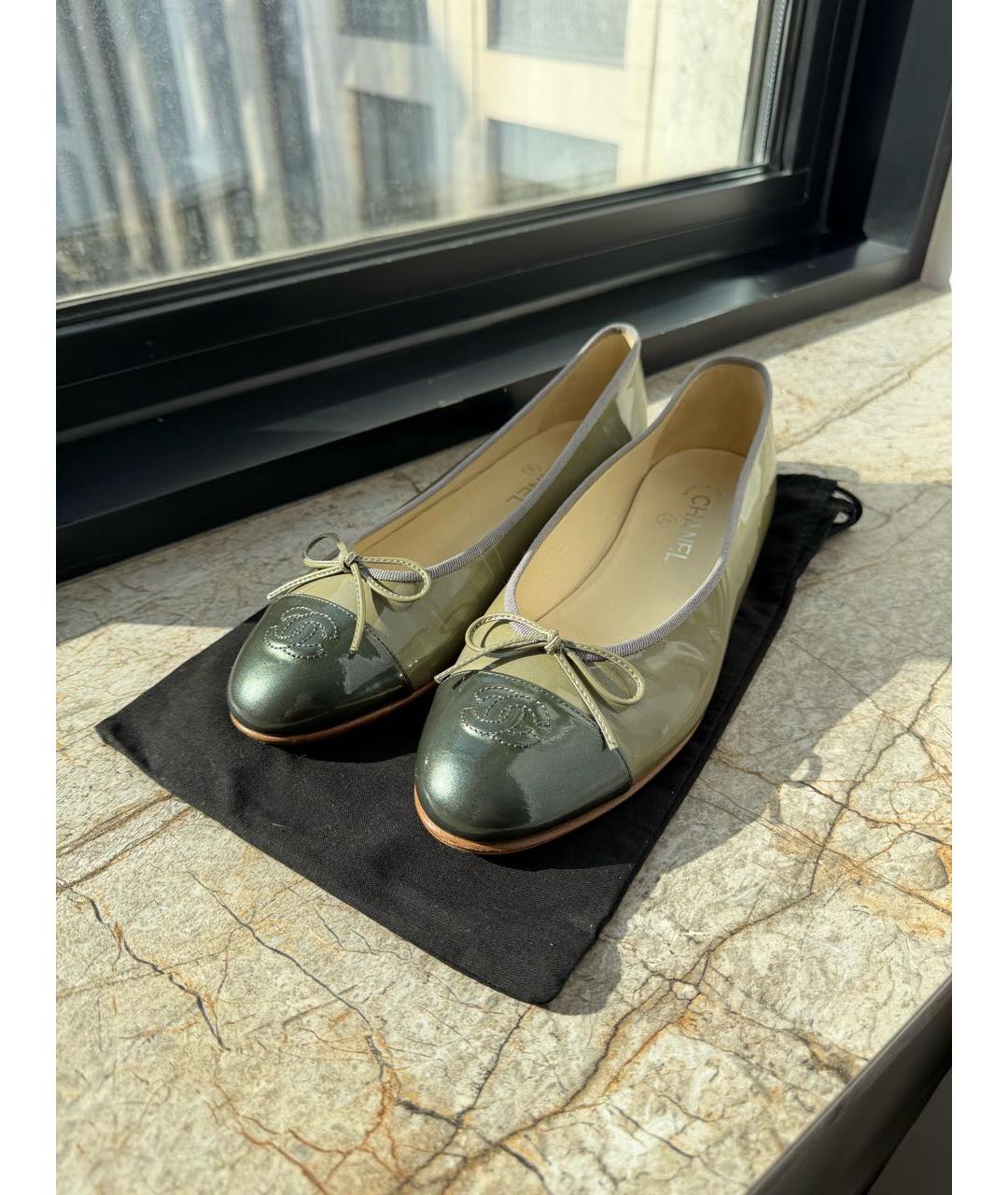 CHANEL Хаки балетки из лакированной кожи, фото 6