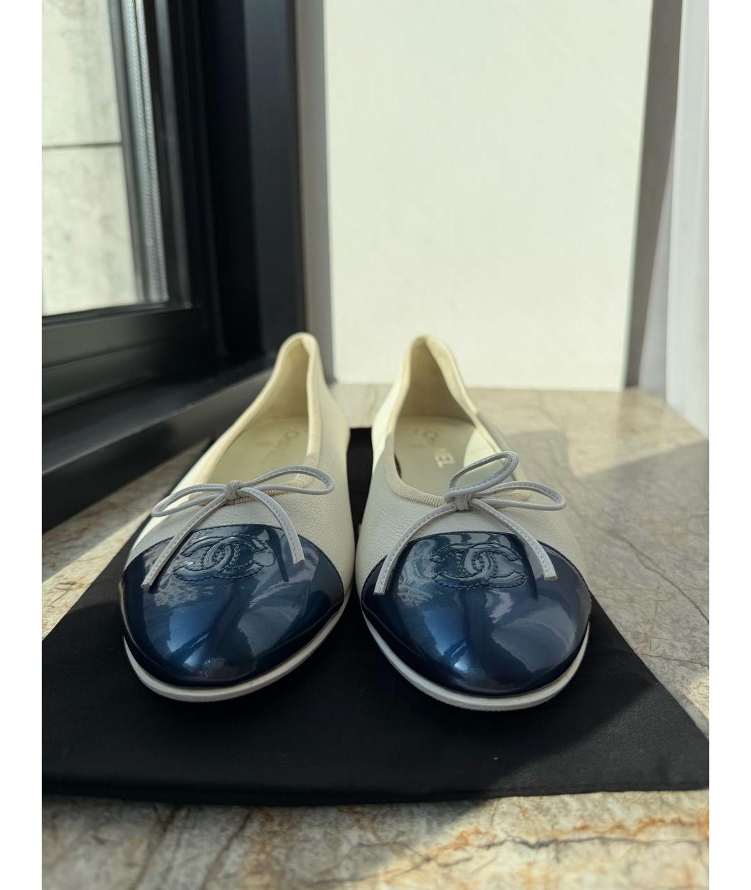 CHANEL Белые кожаные балетки, фото 2