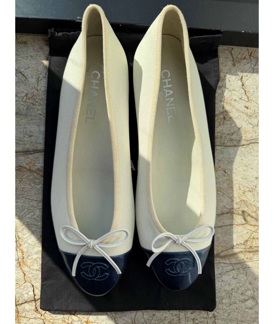 CHANEL Белые кожаные балетки, фото 3