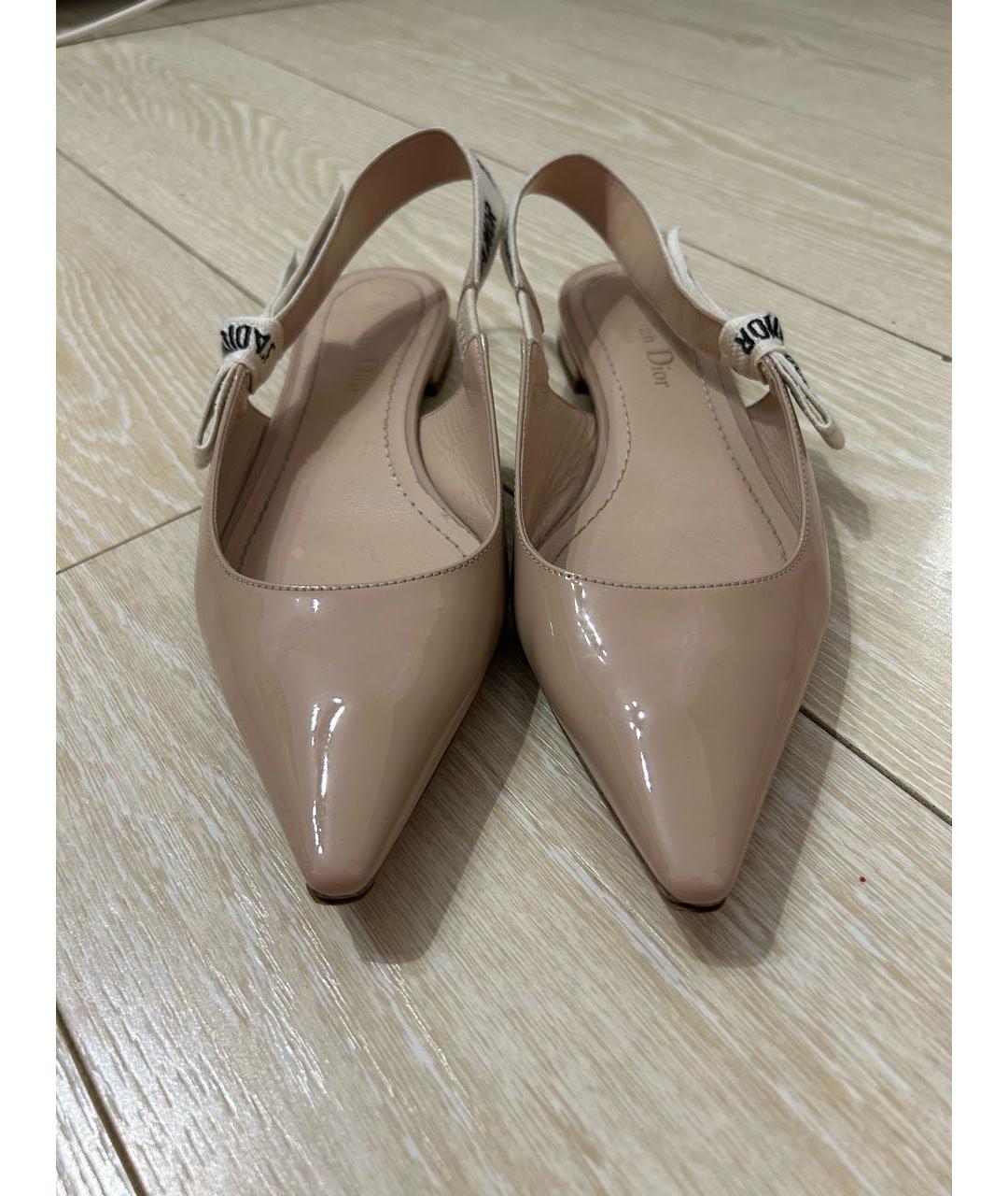 CHRISTIAN DIOR Бежевые мюли из лакированной кожи, фото 2