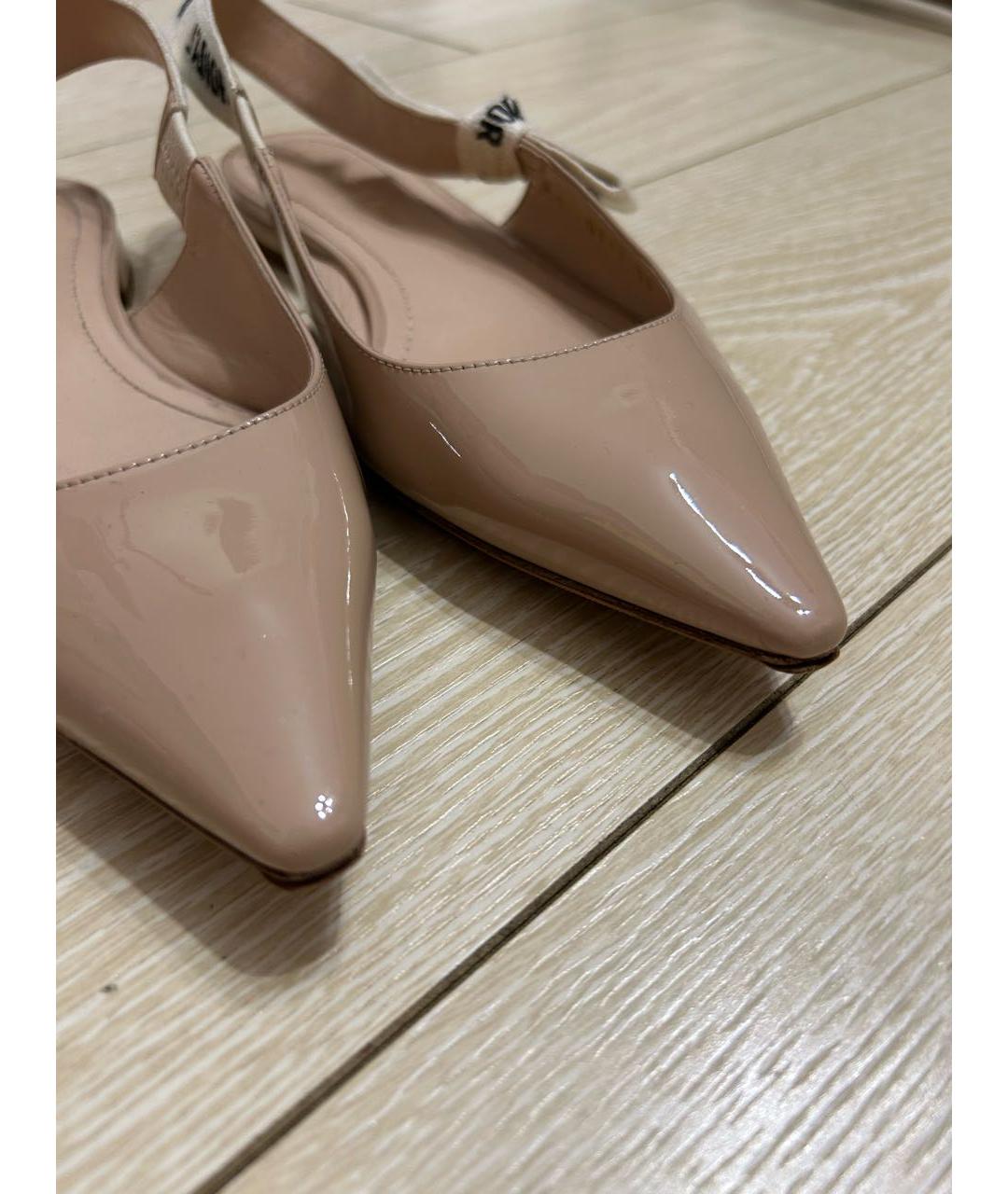 CHRISTIAN DIOR Бежевые мюли из лакированной кожи, фото 8