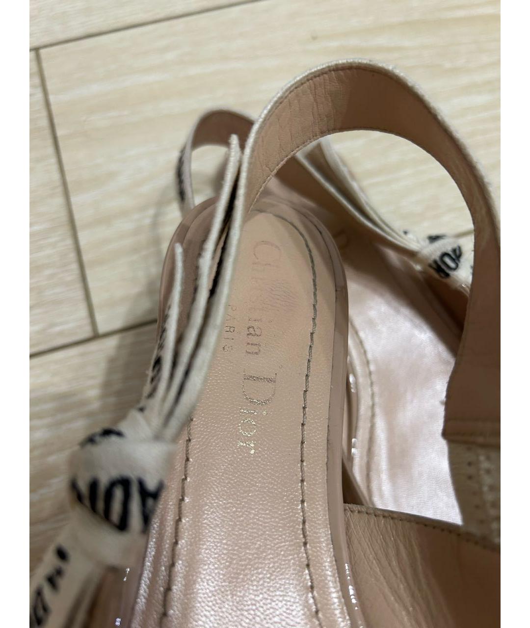 CHRISTIAN DIOR Бежевые мюли из лакированной кожи, фото 6