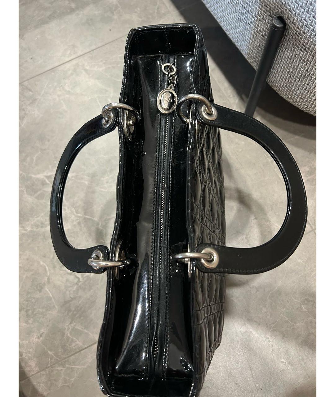 CHRISTIAN DIOR Черная сумка с короткими ручками из лакированной кожи, фото 4