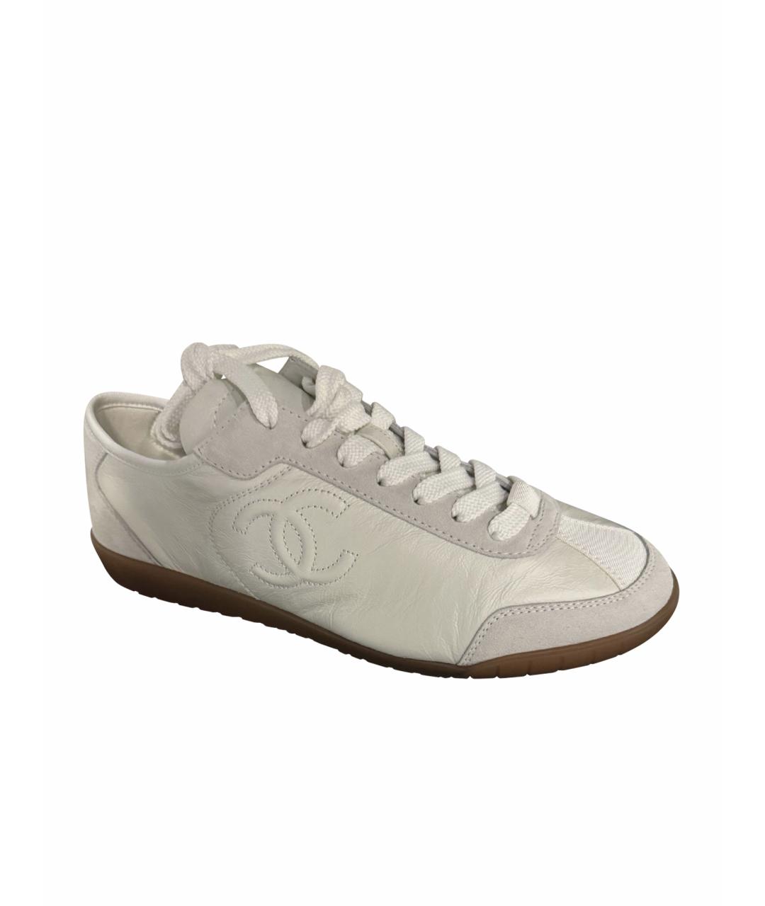 CHANEL Белые кожаные кроссовки, фото 1