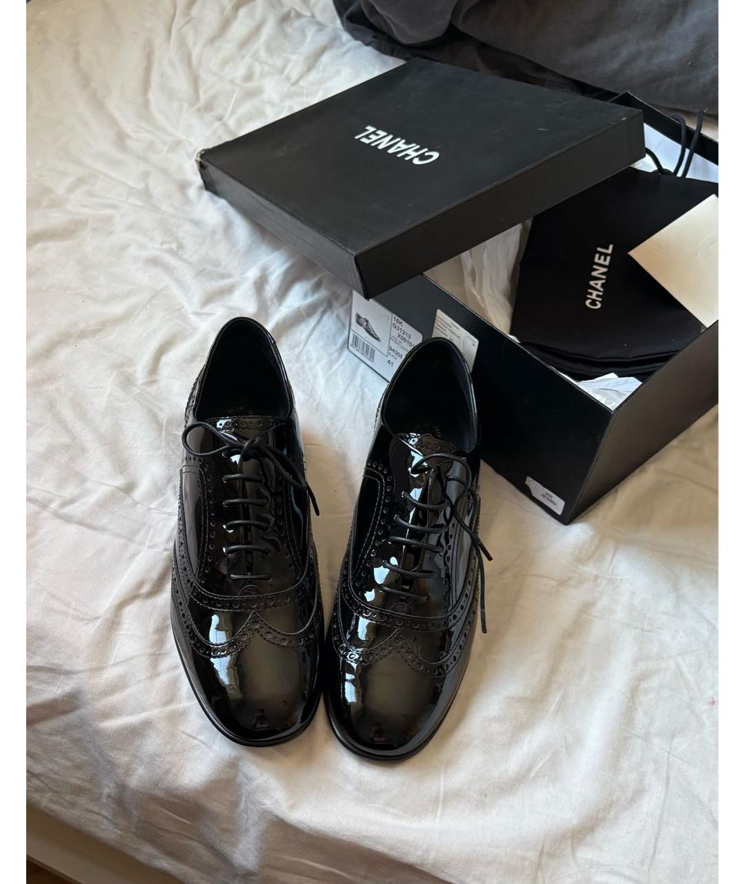 CHANEL Черные брогги и оксфорды из лакированной кожи, фото 2