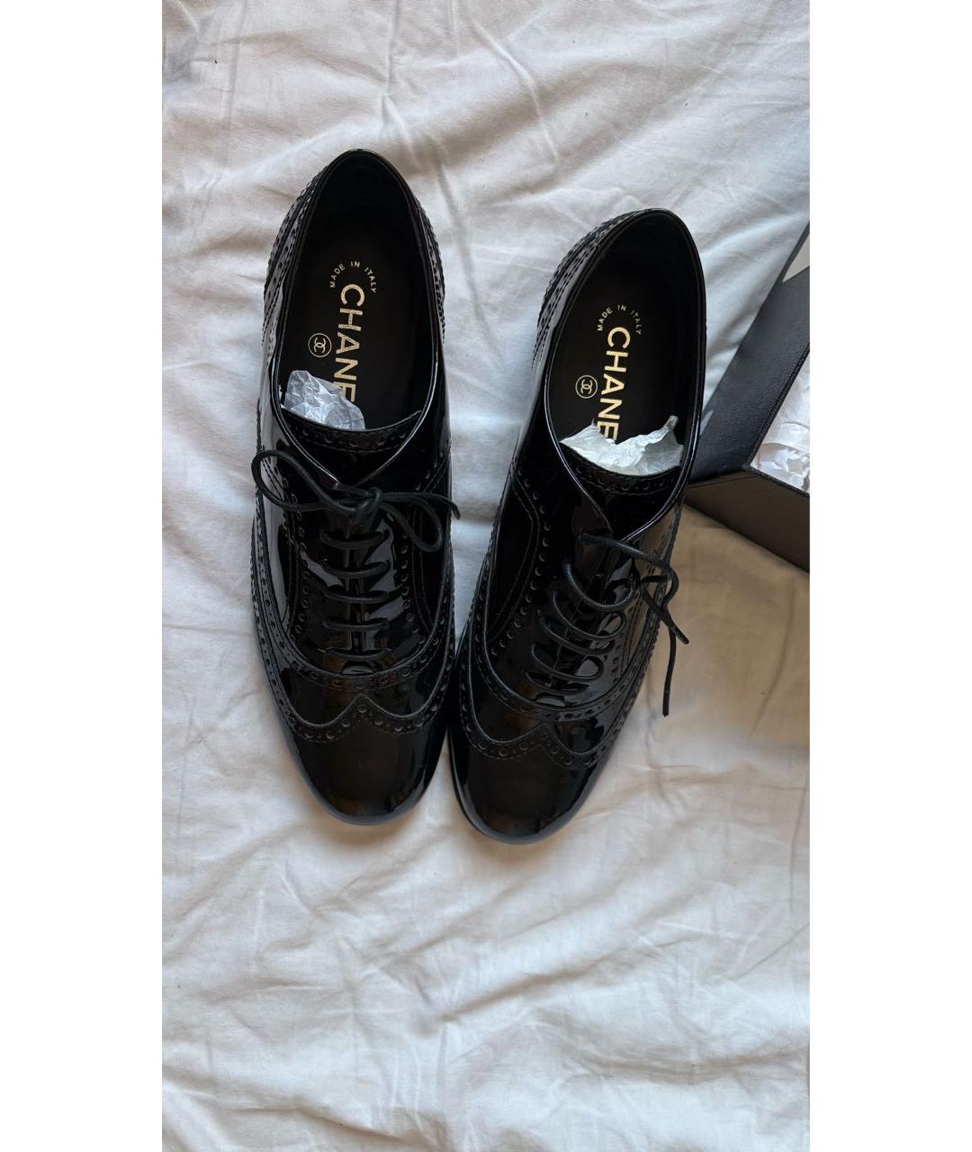 CHANEL Черные брогги и оксфорды из лакированной кожи, фото 6
