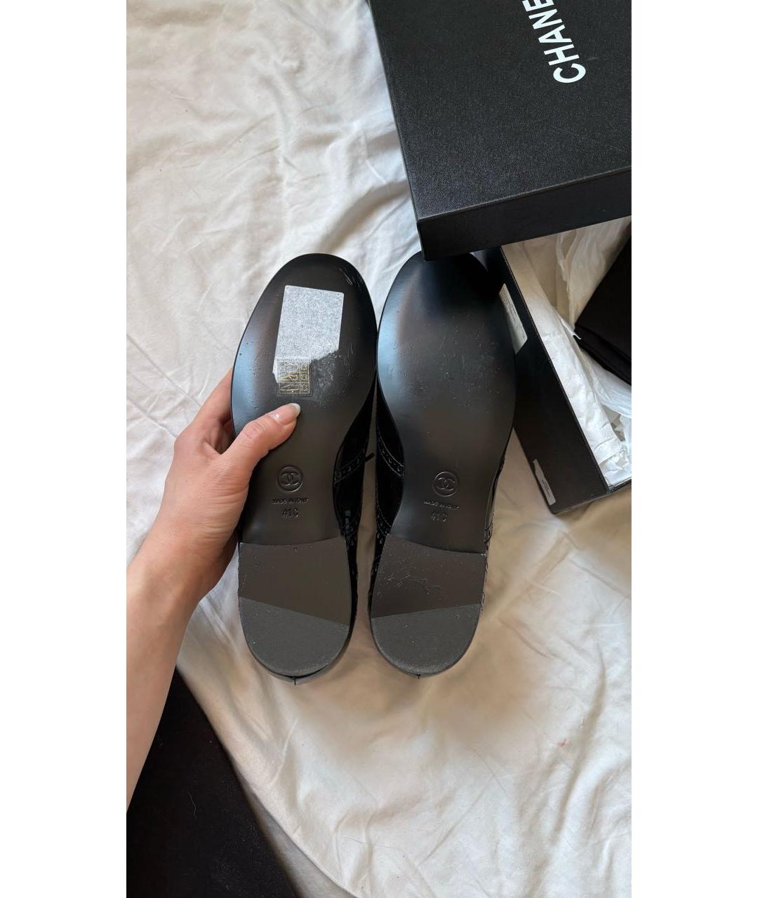 CHANEL Черные брогги и оксфорды из лакированной кожи, фото 4