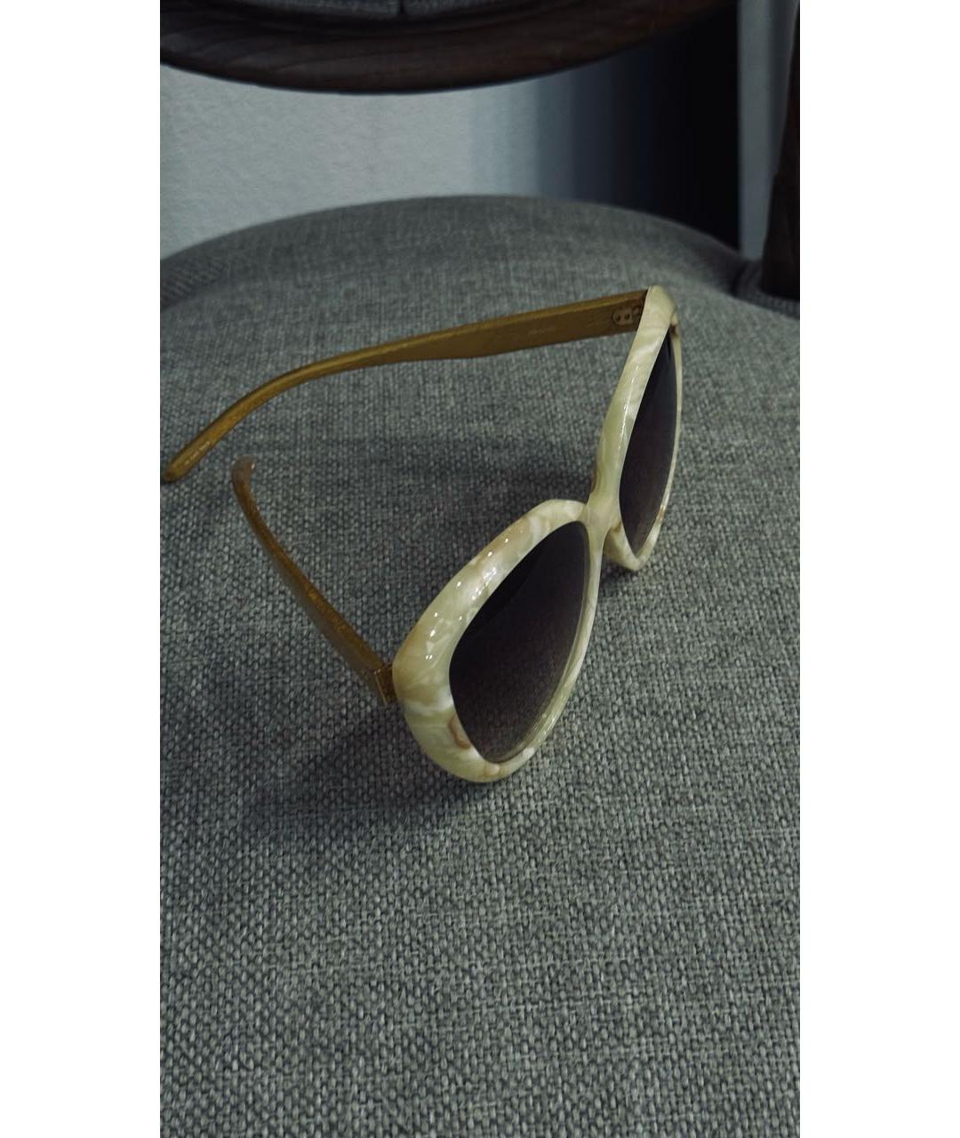 LINDA FARROW Бежевые пластиковые солнцезащитные очки, фото 3