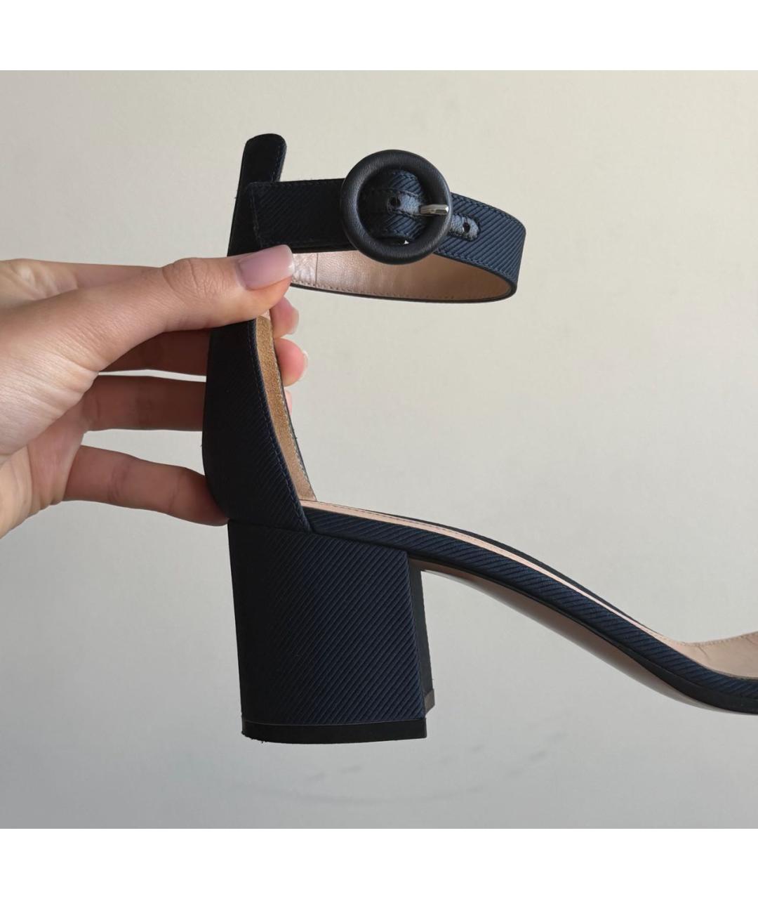 GIANVITO ROSSI Темно-синие текстильные босоножки, фото 8