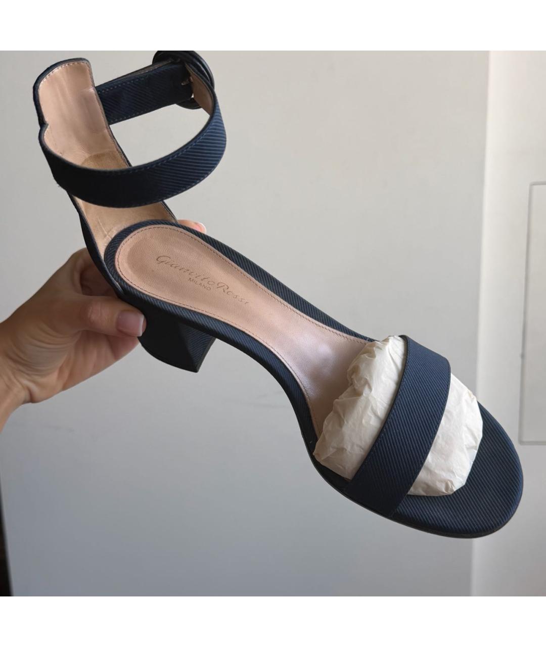 GIANVITO ROSSI Темно-синие текстильные босоножки, фото 2