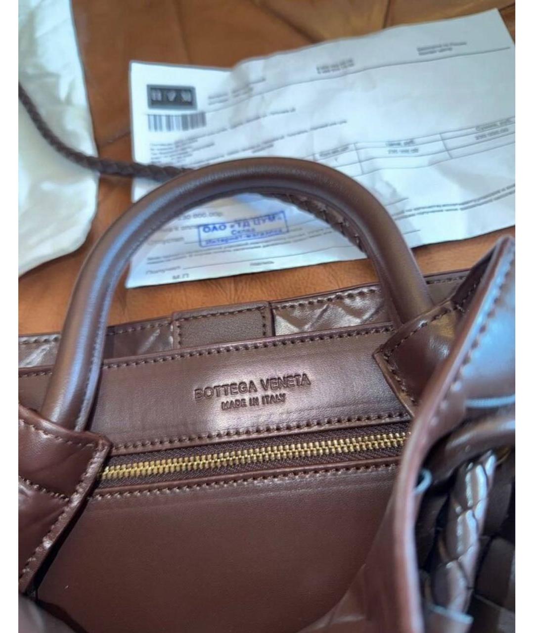 BOTTEGA VENETA Коричневая кожаная сумка с короткими ручками, фото 5