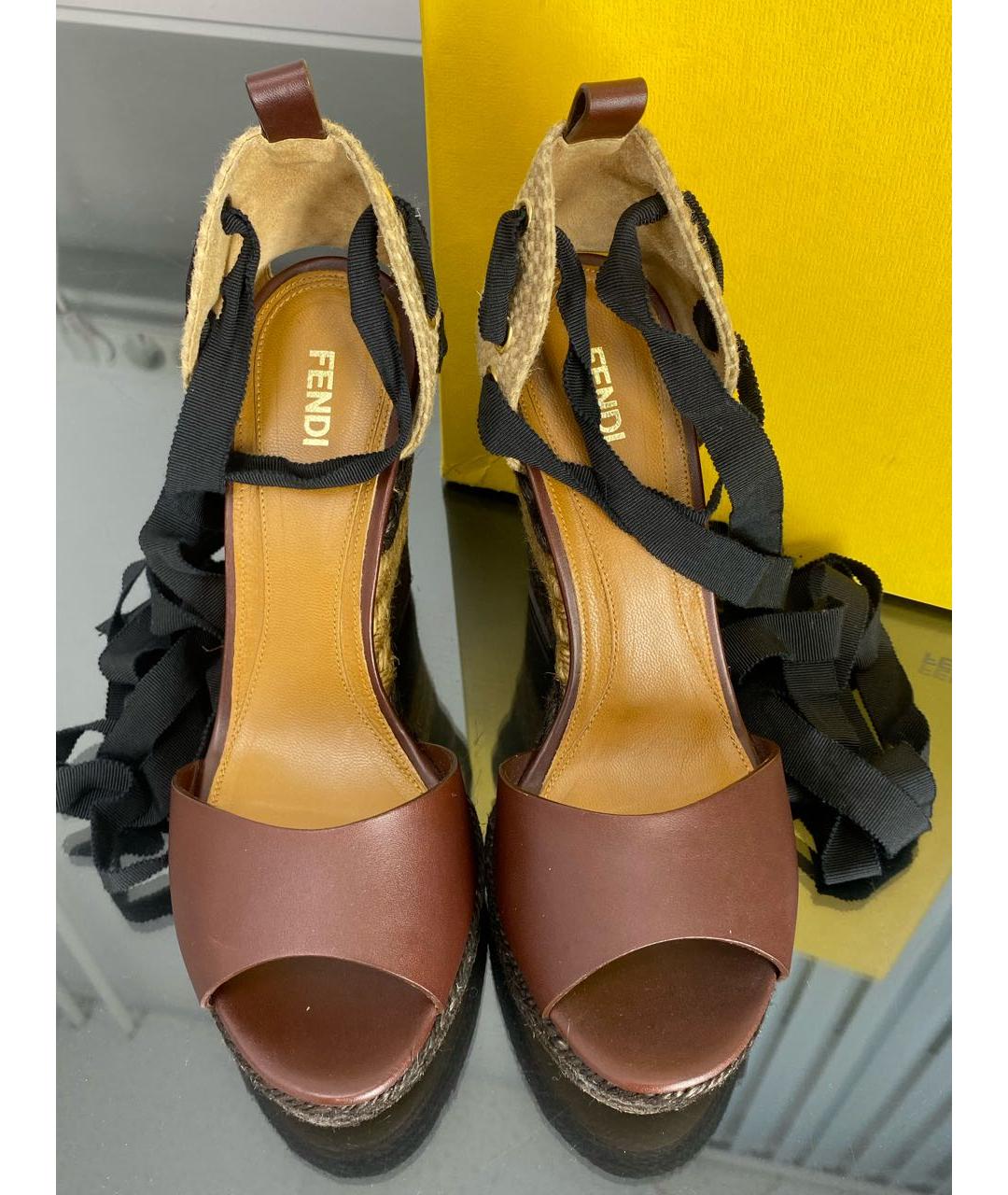 FENDI Коричневые кожаные босоножки, фото 2