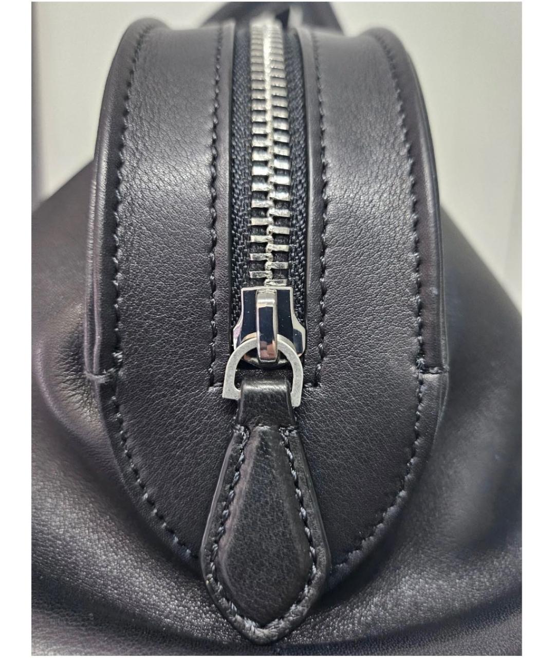 THE ROW Черная кожаная сумка с короткими ручками, фото 6