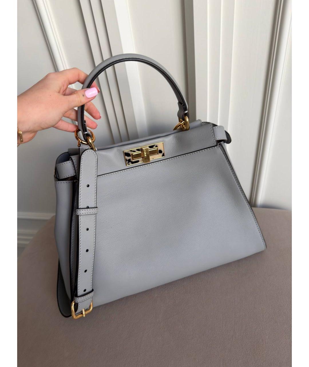 FENDI Серая кожаная сумка с короткими ручками, фото 3