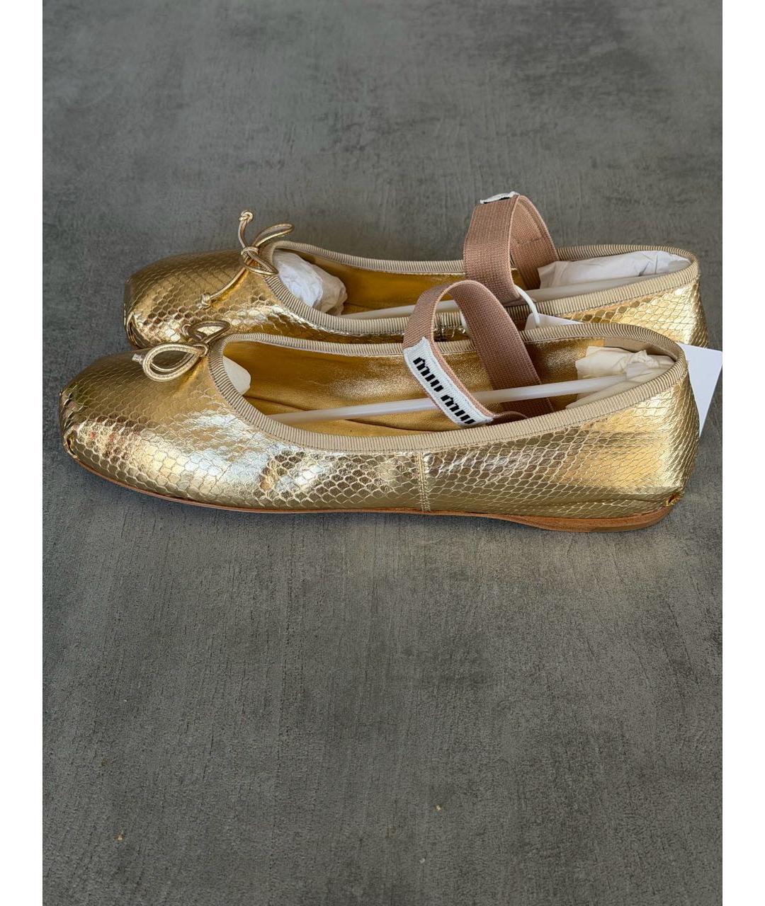 MIU MIU Золотые кожаные балетки, фото 5