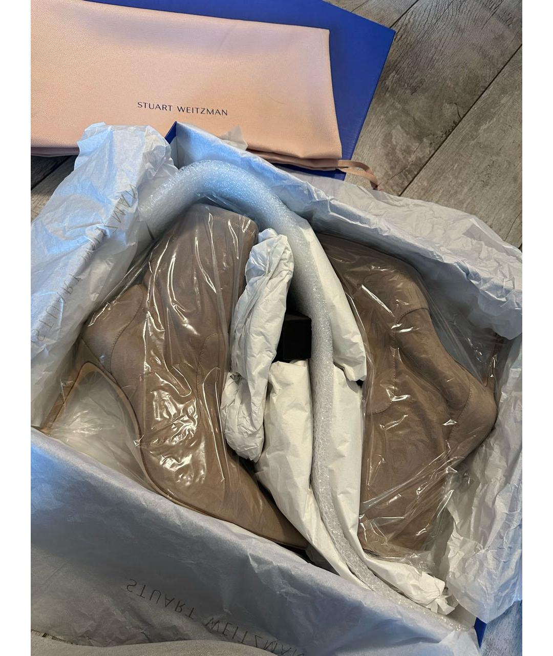 STUART WEITZMAN Бежевые замшевые ботильоны, фото 4