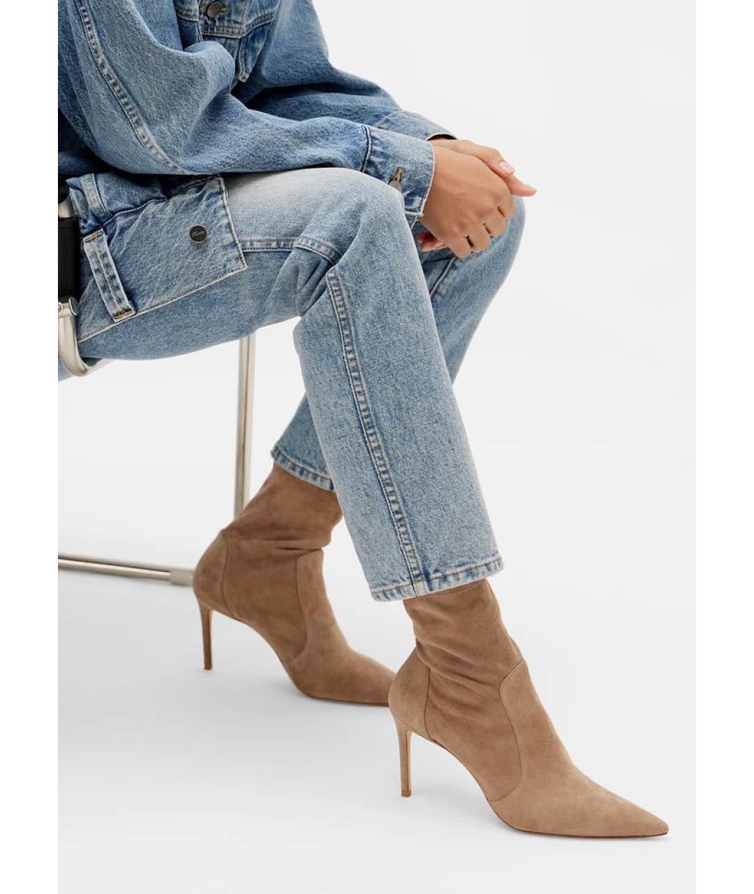 STUART WEITZMAN Бежевые замшевые ботильоны, фото 2