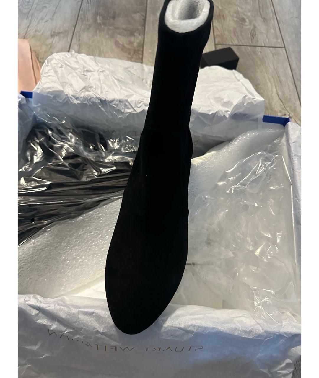 STUART WEITZMAN Черные замшевые ботильоны, фото 6