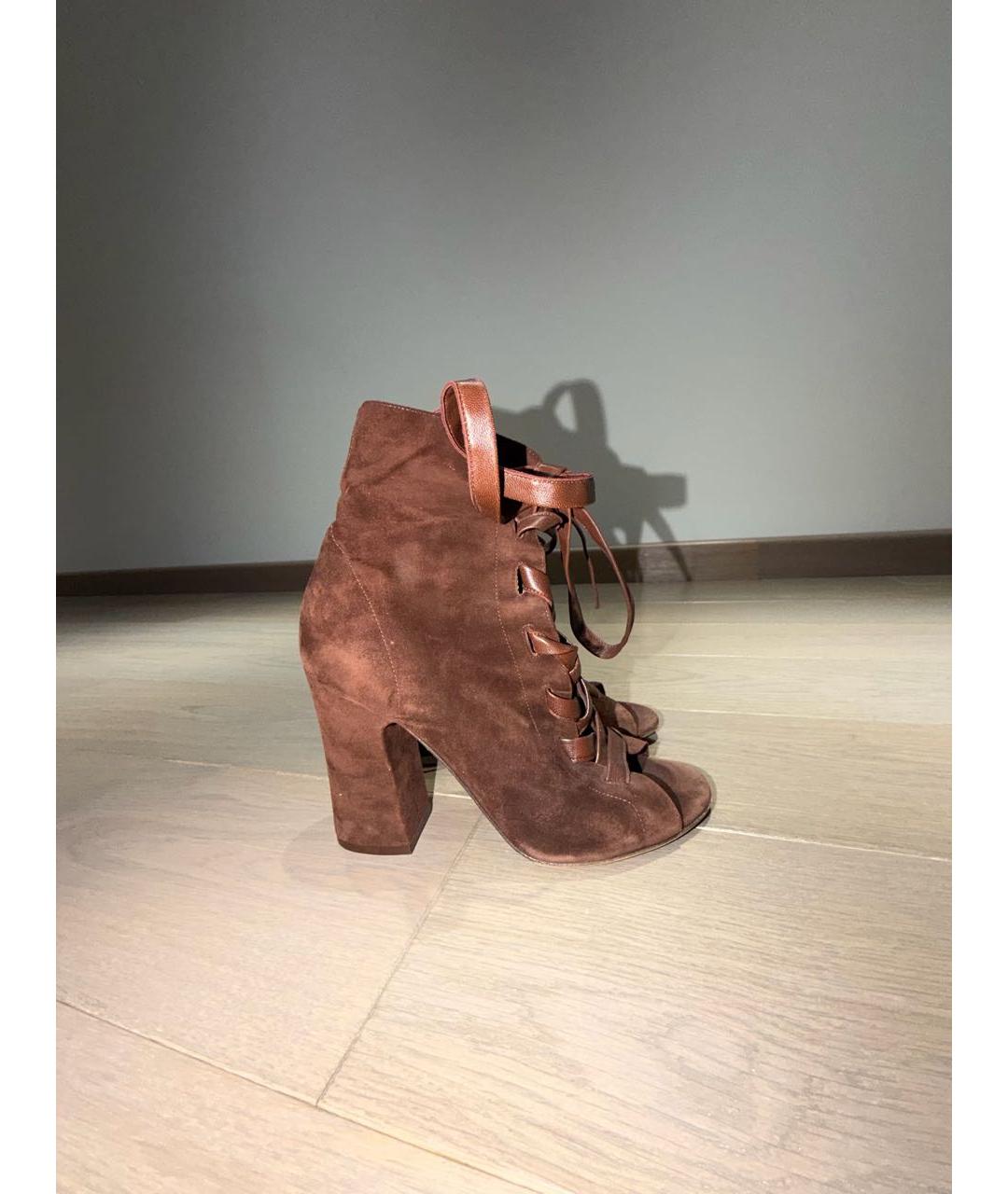 GIANVITO ROSSI Коричневые замшевые ботильоны, фото 6