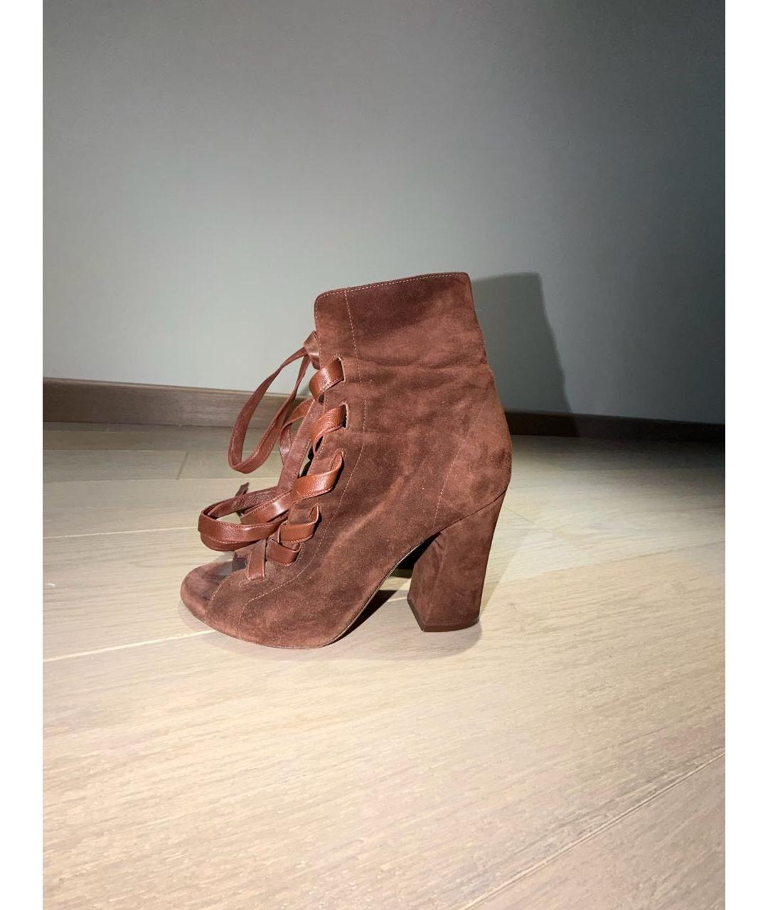 GIANVITO ROSSI Коричневые замшевые ботильоны, фото 5