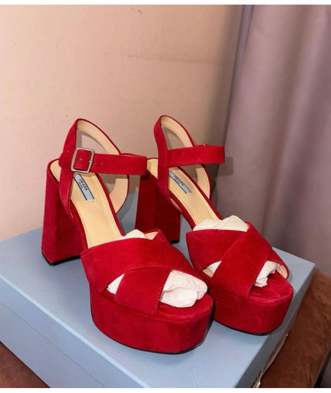 PRADA Красные замшевые босоножки, фото 2