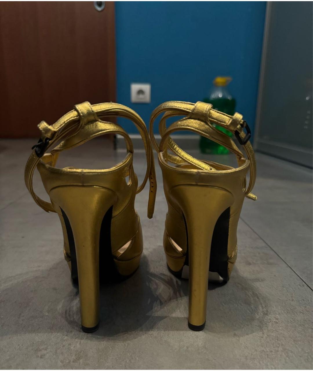 BOTTEGA VENETA Золотые кожаные босоножки, фото 4