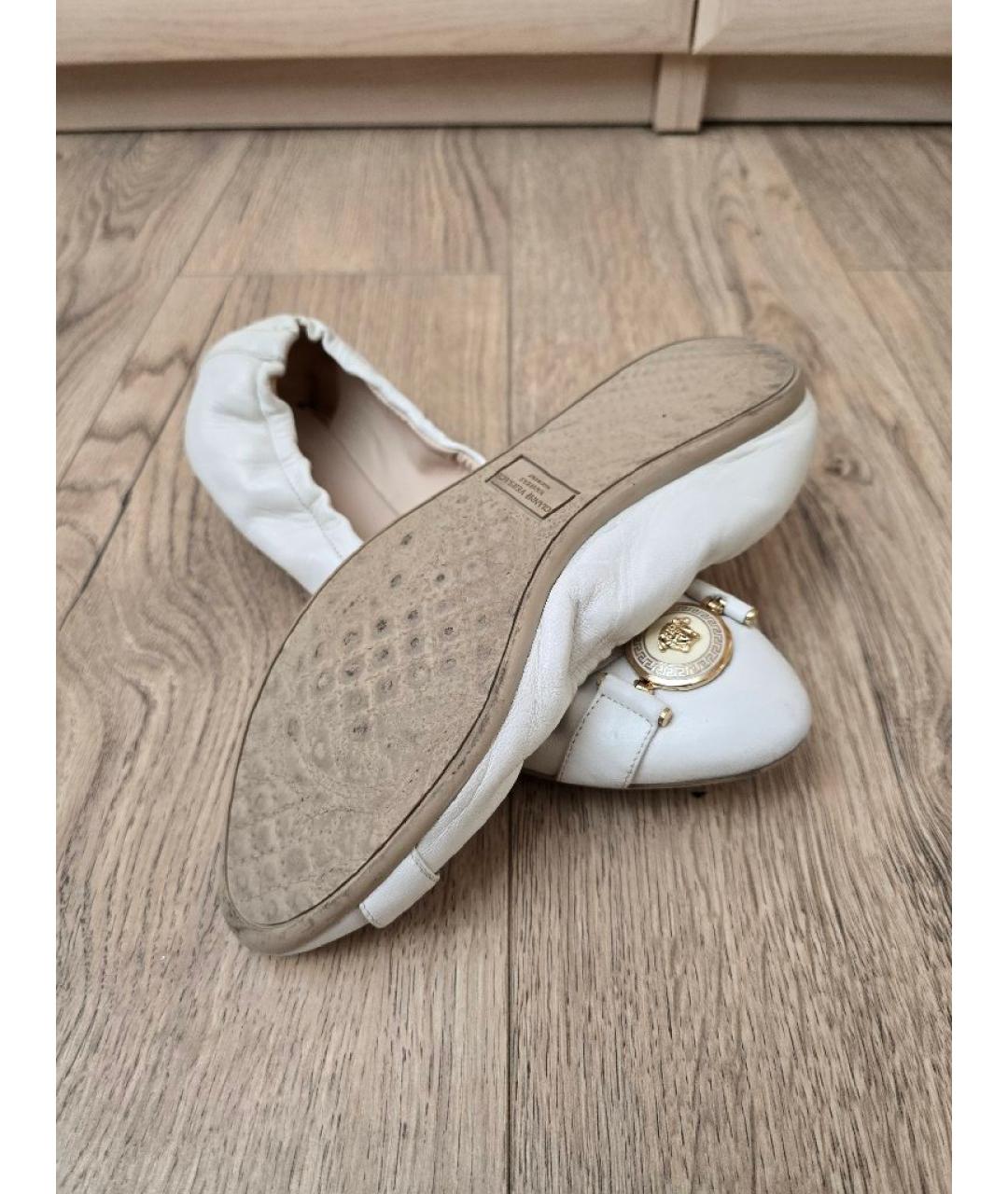 VERSACE Белые кожаные балетки, фото 8