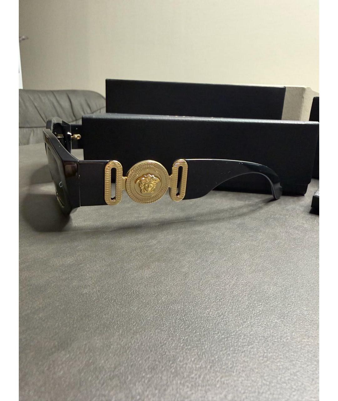 VERSACE Черные пластиковые солнцезащитные очки, фото 3