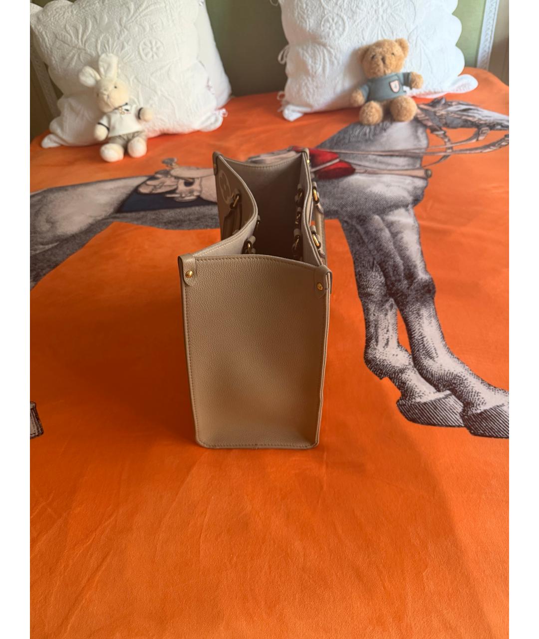 LOUIS VUITTON Бежевая кожаная сумка с короткими ручками, фото 2