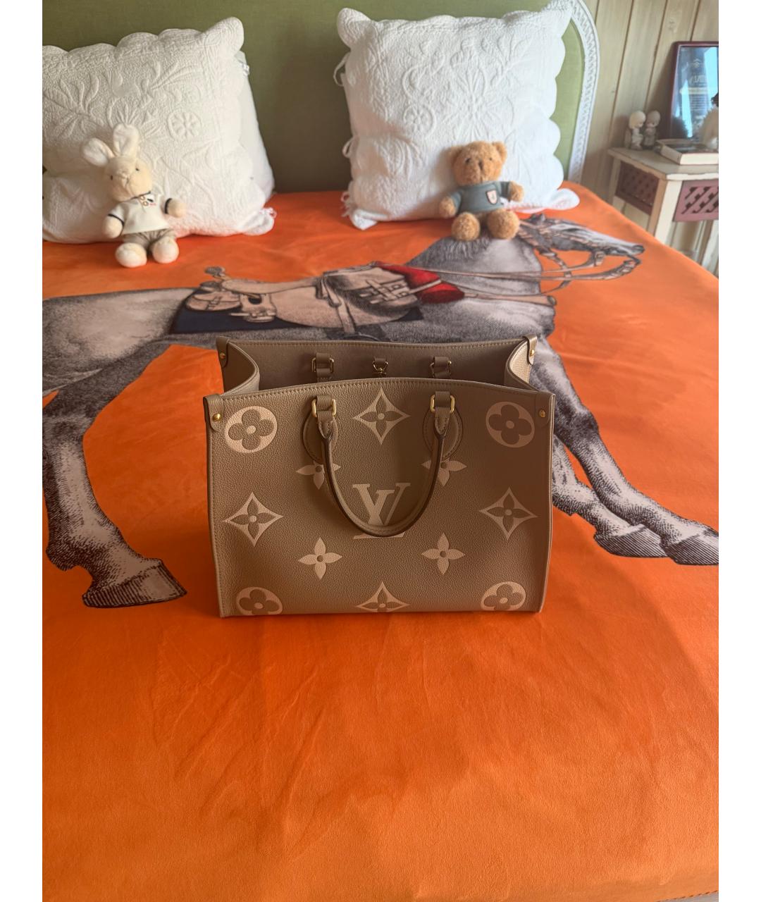 LOUIS VUITTON Бежевая кожаная сумка с короткими ручками, фото 5