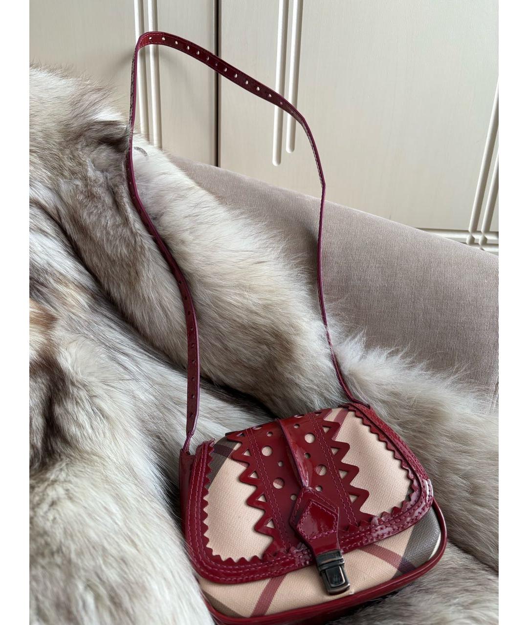 BURBERRY Бордовая сумка через плечо из лакированной кожи, фото 9