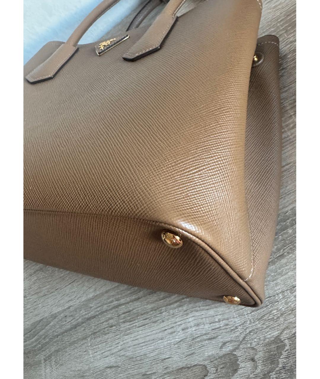 PRADA Коричневая кожаная сумка с короткими ручками, фото 3