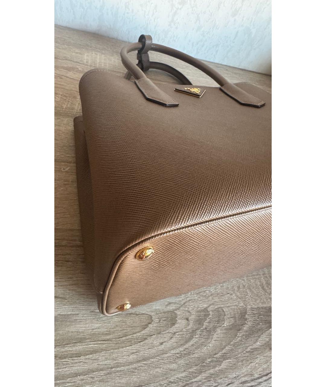 PRADA Коричневая кожаная сумка с короткими ручками, фото 4