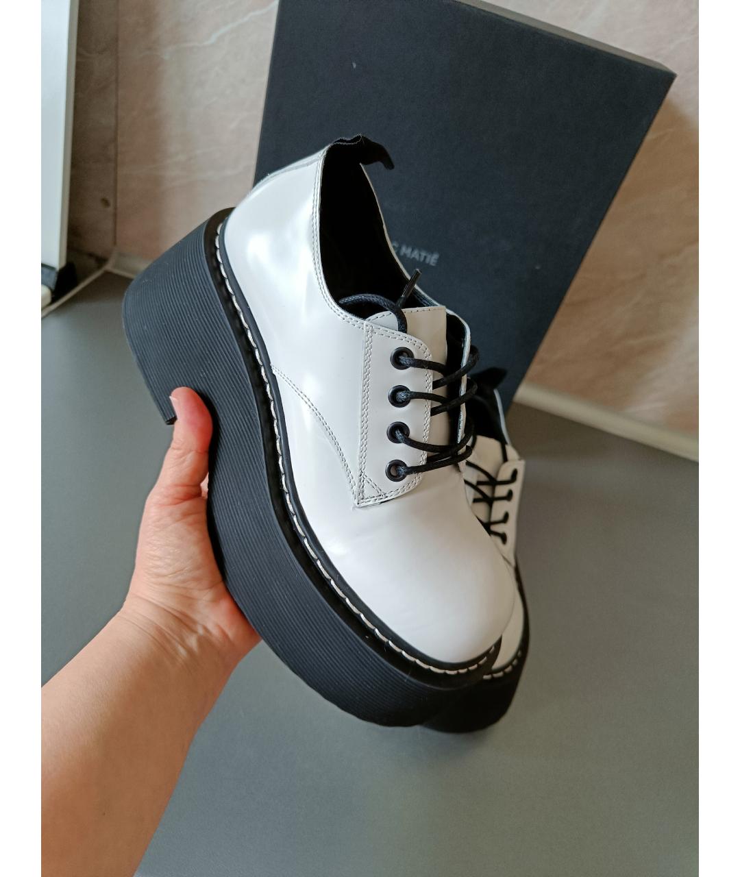 VIC MATIE Белые брогги и оксфорды из лакированной кожи, фото 9