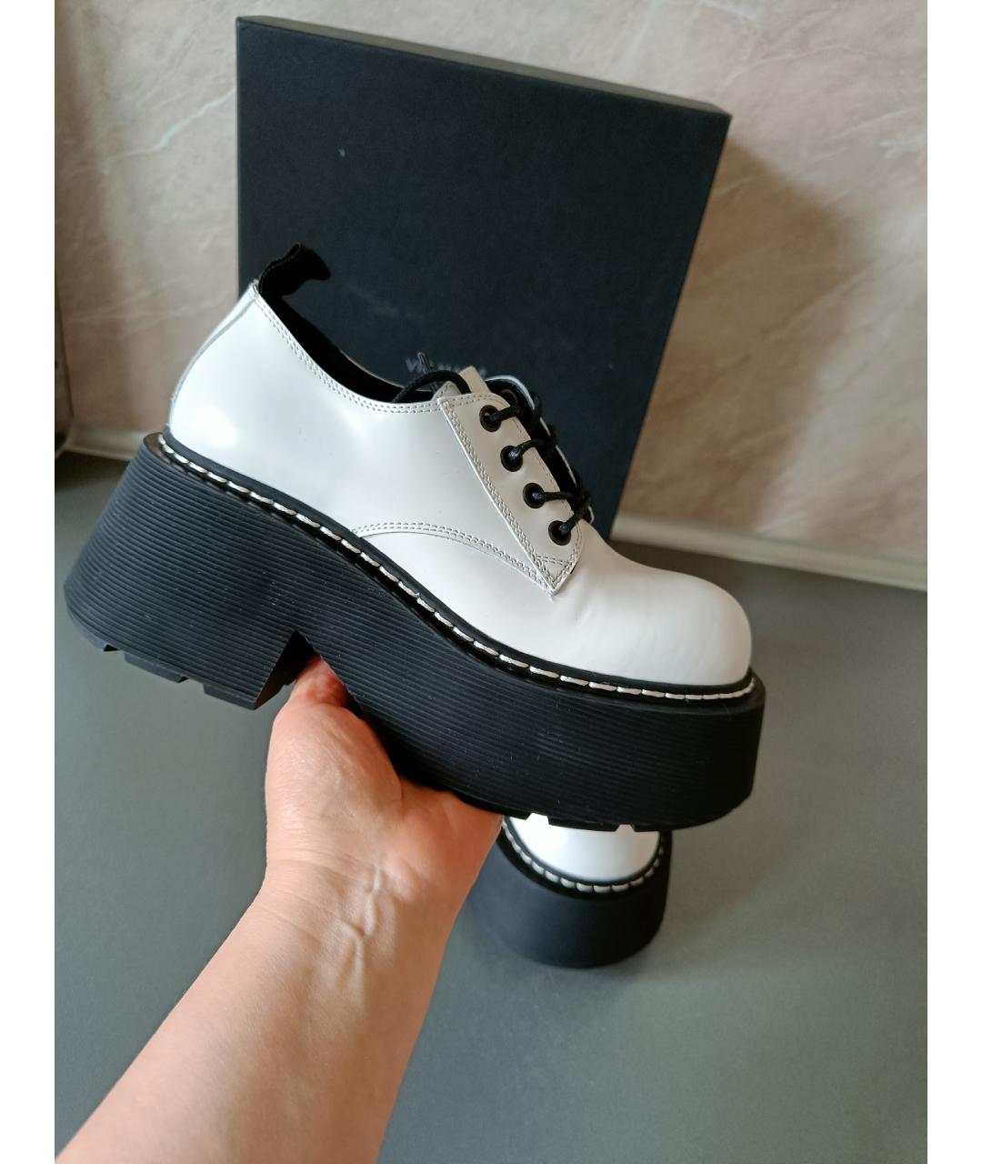 VIC MATIE Белые брогги и оксфорды из лакированной кожи, фото 8