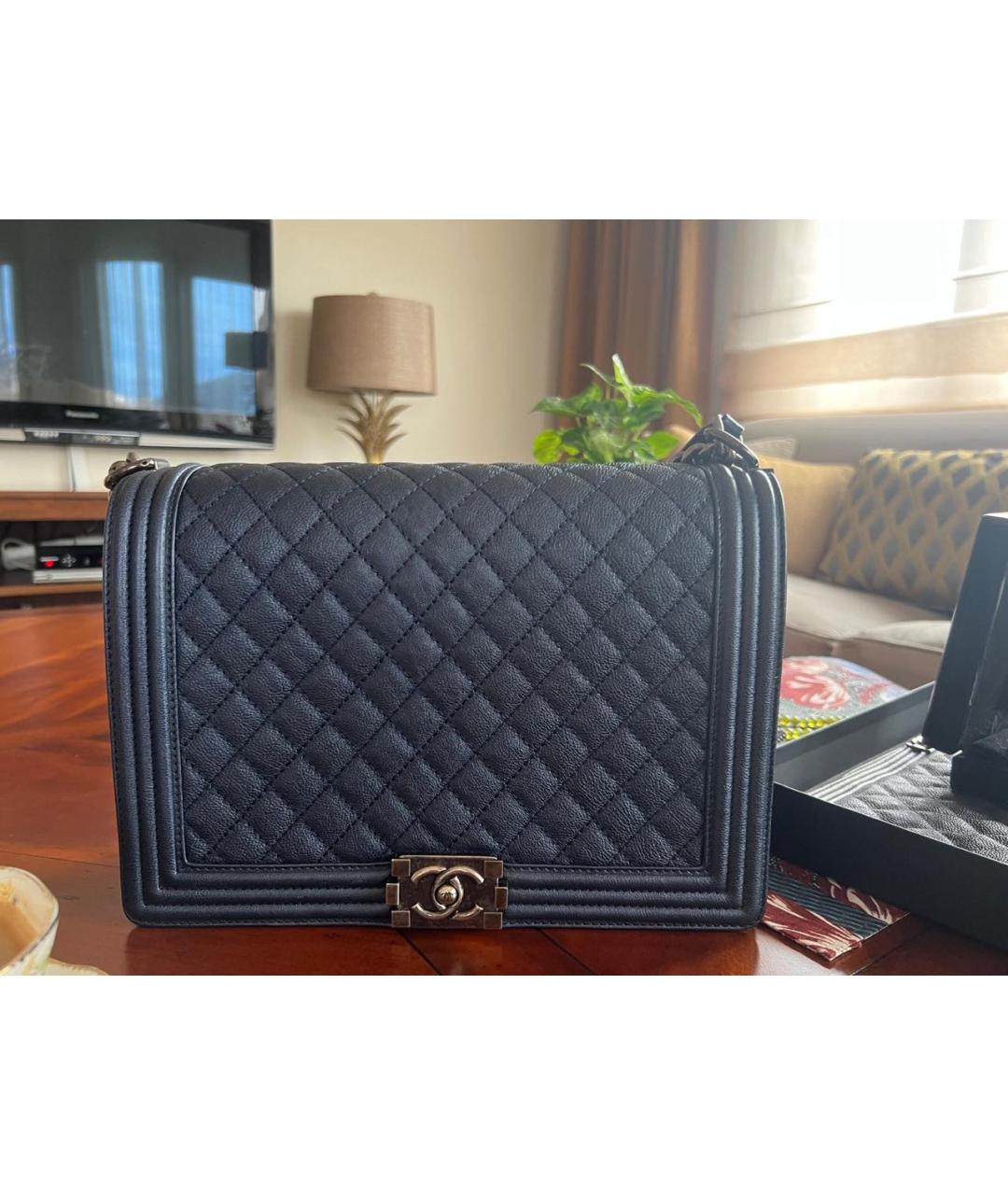 CHANEL Темно-синяя кожаная сумка через плечо, фото 2