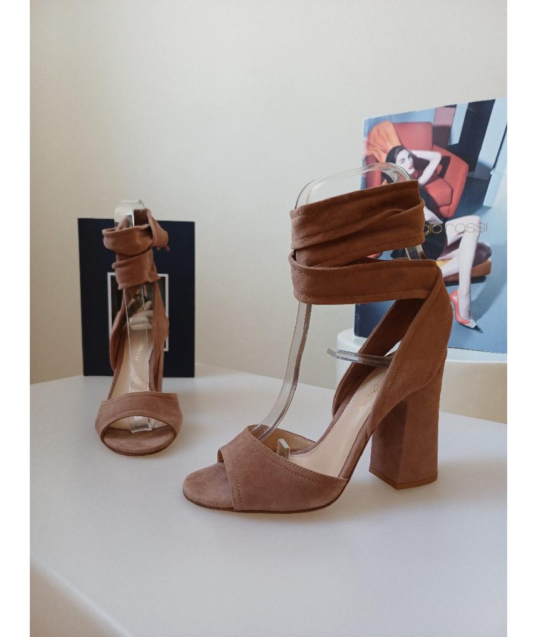 GIANVITO ROSSI Бежевые замшевые босоножки, фото 4