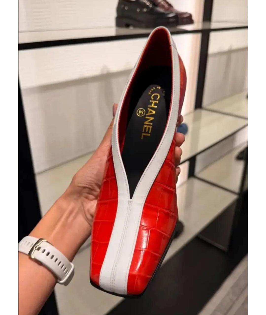 CHANEL Красные туфли из лакированной кожи, фото 2