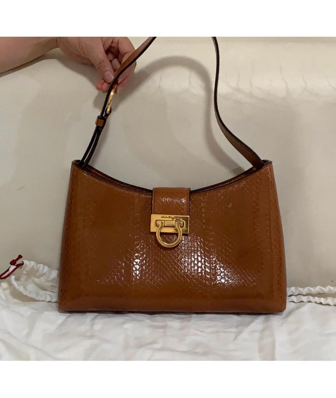 FERRAGAMO Коричневая кожаная сумка через плечо, фото 2