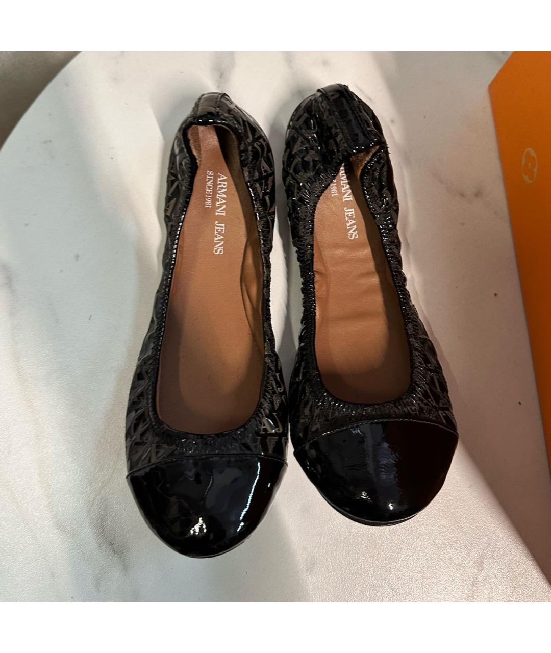 ARMANI JEANS Черные балетки из лакированной кожи, фото 2