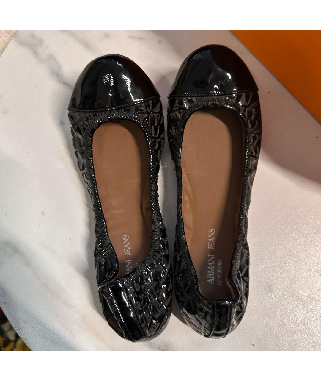 ARMANI JEANS Черные балетки из лакированной кожи, фото 3