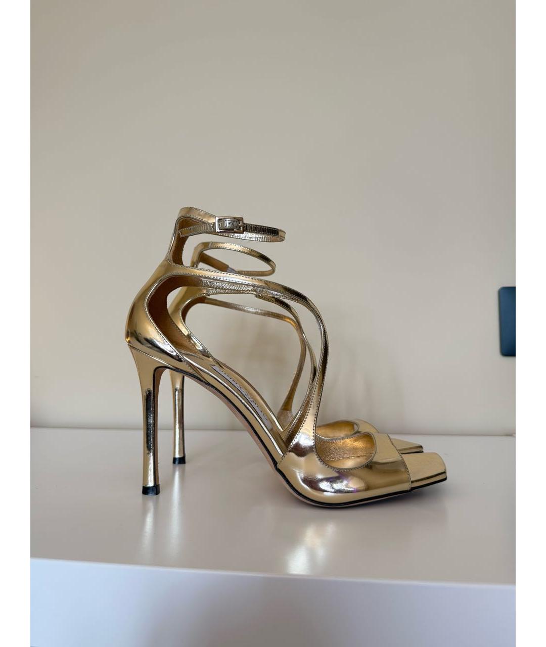 JIMMY CHOO Золотые босоножки из лакированной кожи, фото 7